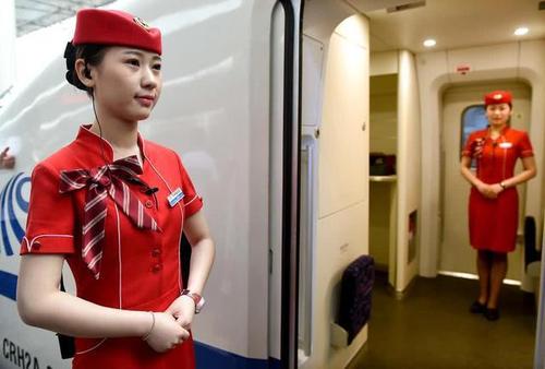 如何才能成为一个高铁乘务员——郑州高铁学校